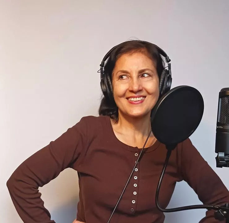 Angela A. Lambru Bilingual Voice - Actor, Children's Books Narrator